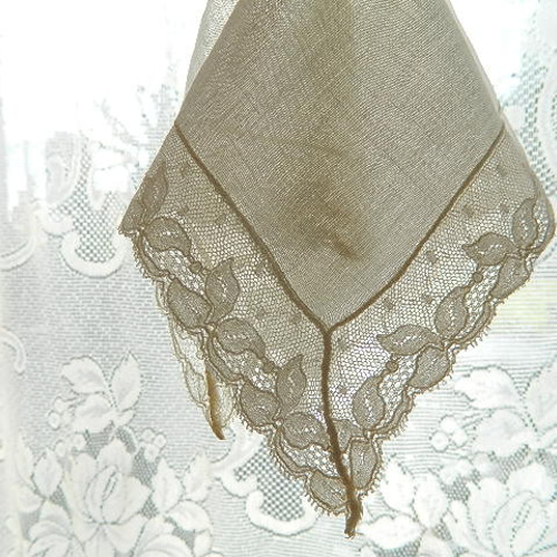 パリの骨董屋さんで購入の繊細なレ―スのハンカチ、アンティークコレクション パリの骨董屋さんで購入の繊細なレ―スのハンカチ、アンティーク