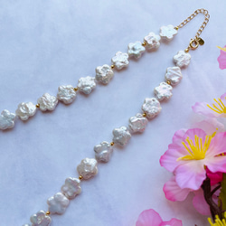 お花のデザインネックレス（ホワイト）◇桜 3枚目の画像