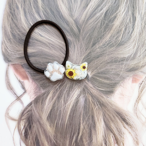 ひまわりパープル猫ちゃんレジンヘアゴム ポニーフック変更可能。 ひまわりパープル猫ちゃんレジンヘアゴム ポニーフック変更可能。