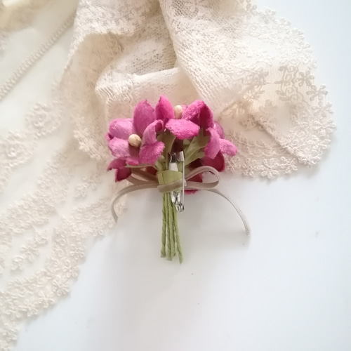 染め布花＊すみれの花束コサージュ コサージュ ｱﾄﾘｴFlower salom