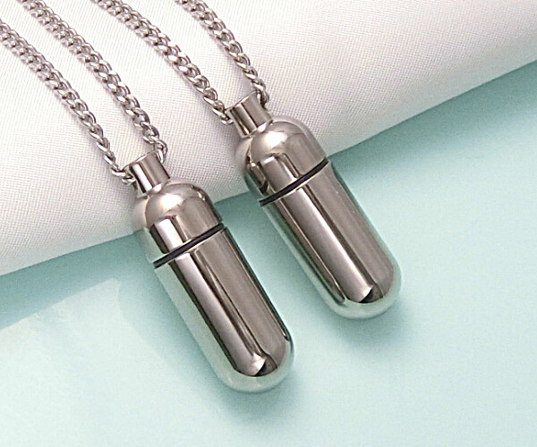 純チタン製ピルケースペンダントの2本セット（内部に硬質ガラス容器付）◎日本製