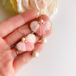 春色 ピンク の 桜 と パール が 揺れる 花びら 刺繍 ピアス　イヤリング aicco 6枚目の画像