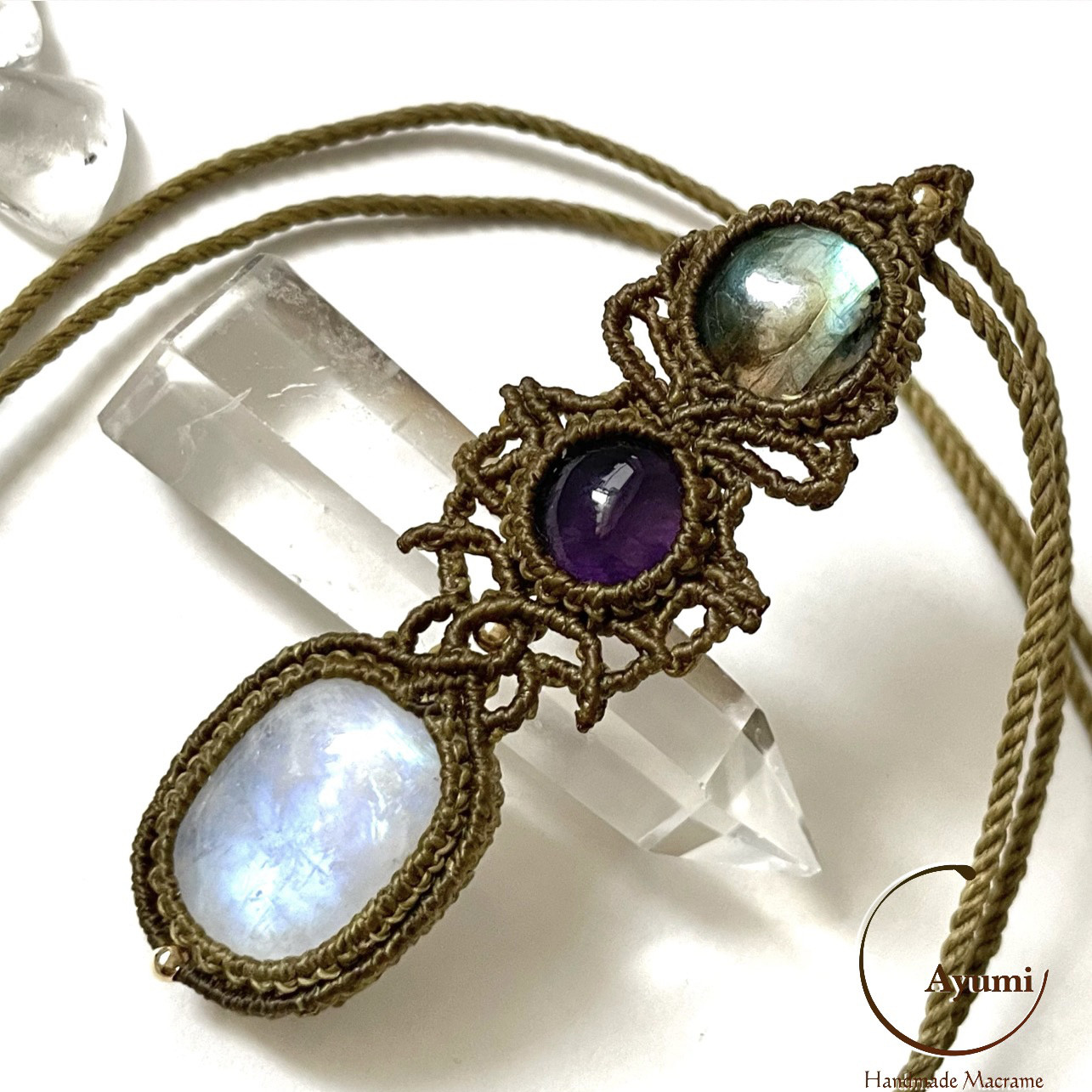 ラブラドライト・アメジストとレインボームーンストーンの天然石マクラメネックレス