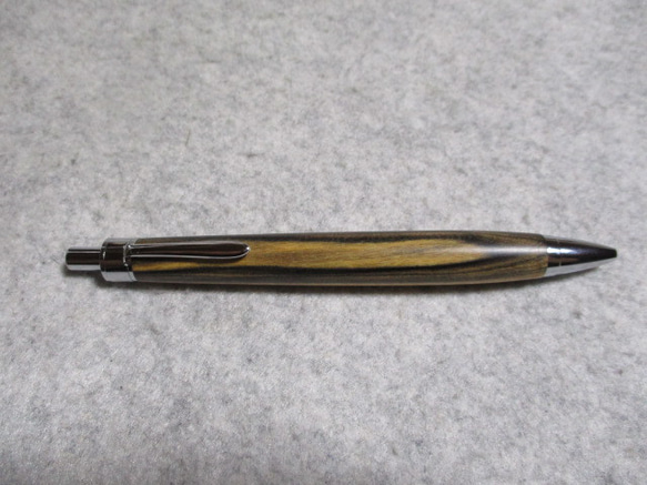 ペールムーンエボニー　キヌカオイル仕上げ　木軸ボールペン(シャープペンシル) 1枚目の画像