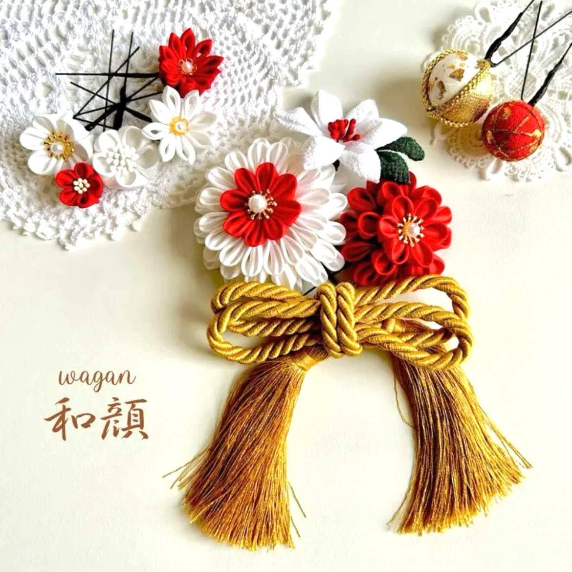 つまみ細工髪飾り　ゆりの花と華やかな紅白の髪飾り　　　成人式　結婚式　卒業式