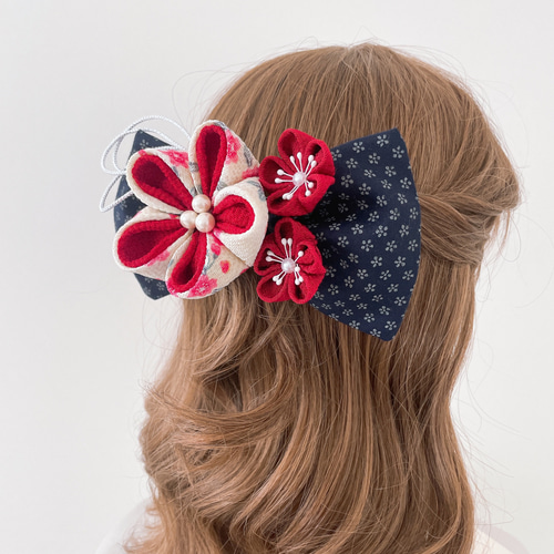 つまみ細工の髪飾り【紺和柄リボンと赤系】成人式 振袖 卒業式 袴 浴衣