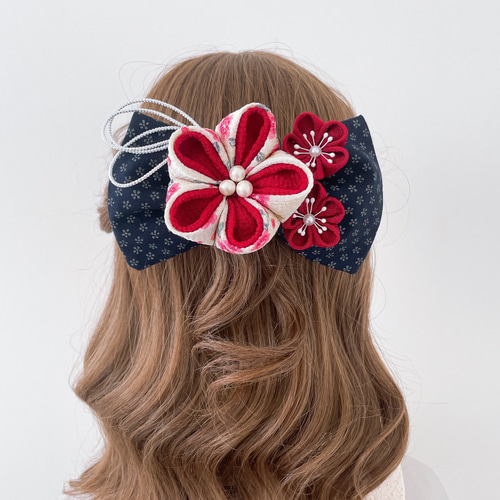 つまみ細工の髪飾り【紺和柄リボンと赤系】成人式 振袖 卒業式 袴 浴衣