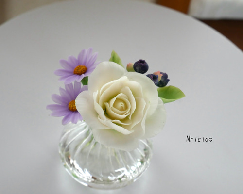 ちょこんとさん。置くだけ♪美しいを貴方に✿クレイフラワー バラ NO