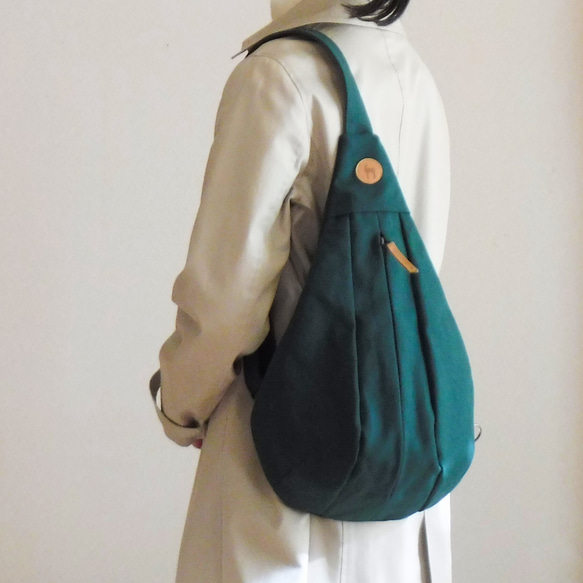 ほぼ未使用 プラダ クロスボディバッグ ダークカーキ （PRADAの