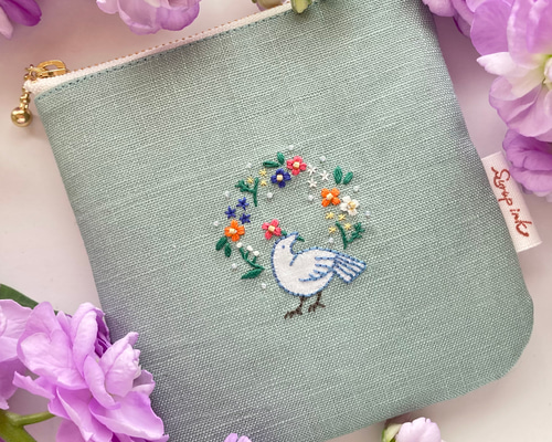 くすみカラー×デイジー刺繍のL字ファスナーポーチ/フラット