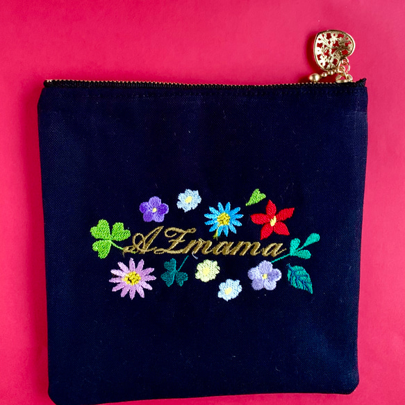 お花のハート刺繍のミニポーチ 2枚目の画像