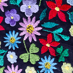 お花のハート刺繍のミニポーチ 3枚目の画像