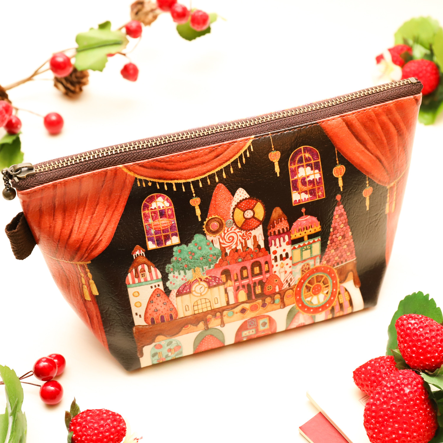 ストロベリーケーキ柄ミニポーチ