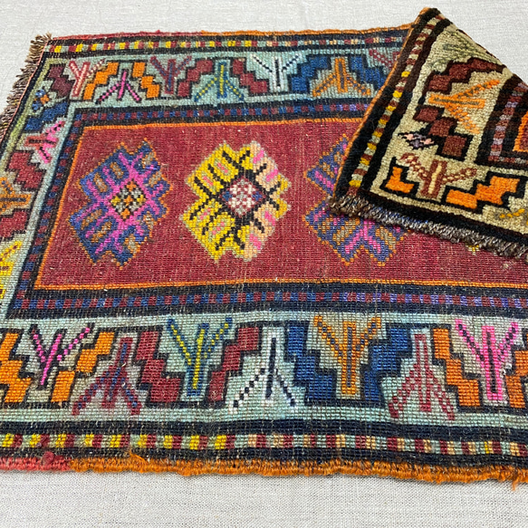 手織りトルコ絨毯 71x48cm ヴィンテージラグ 6枚目の画像