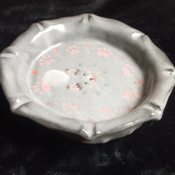 陶器　やきもの　猫の飾り皿 2枚目の画像