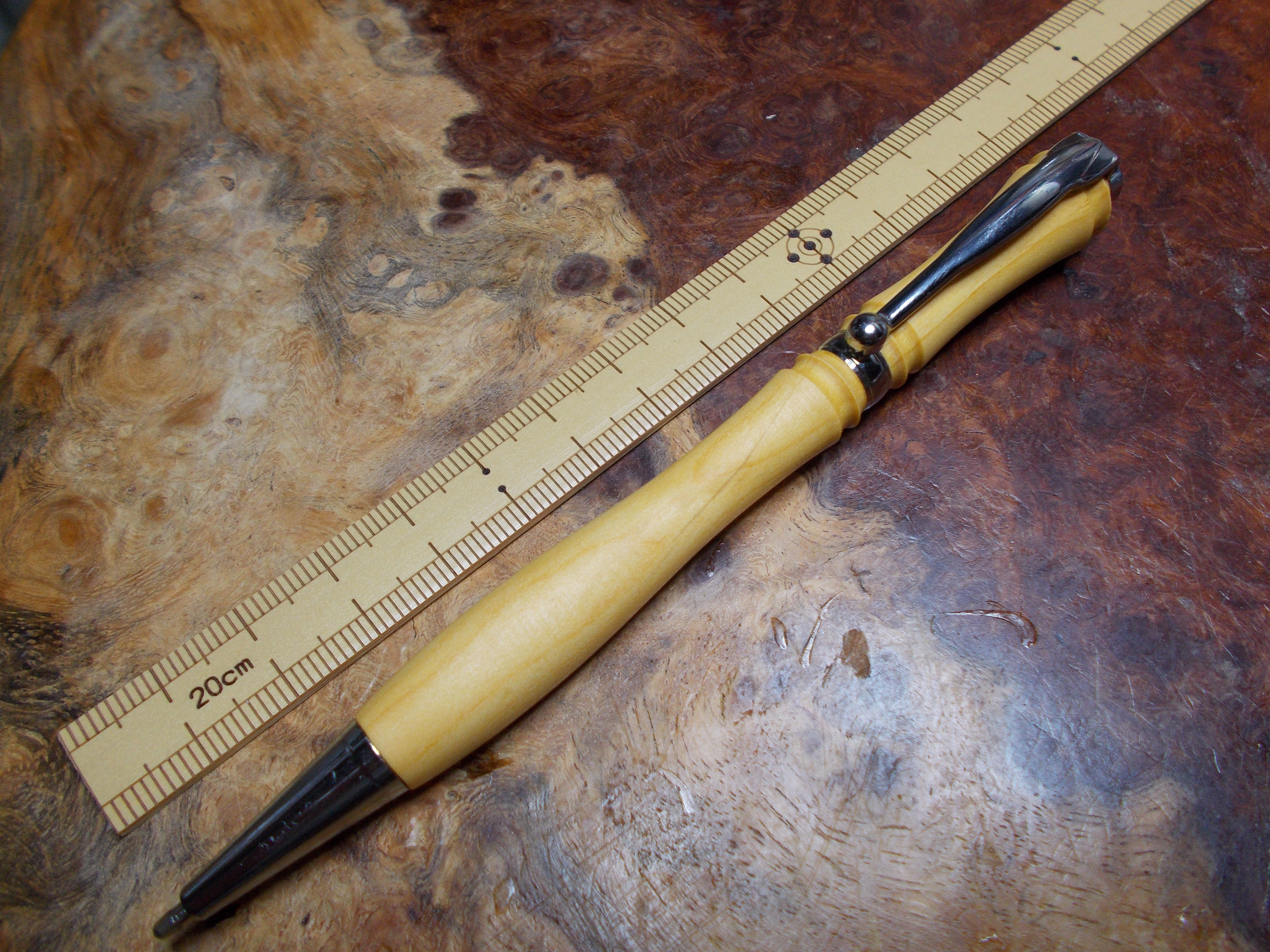 将棋や碁の盤の木　　 榧（かや）の木のボールペン！(クロスタイプ軸専用)　手作り品　プレゼントに！