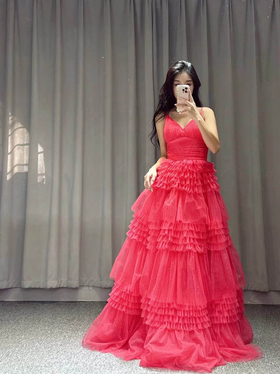 抜群のおしゃれ見え キャミソール プリンセスライン 赤フレアスカート演奏会/2次会/合コン/デー/パーティー/披露宴