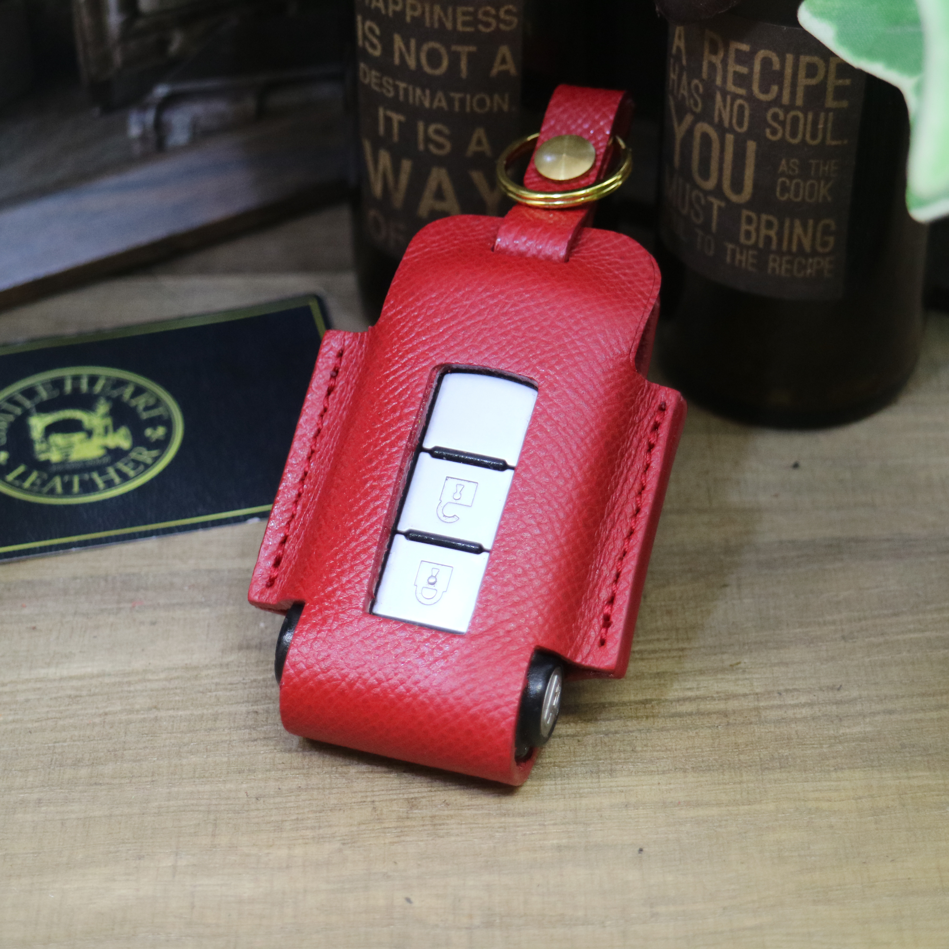 FENDI 赤 レザー キーケース Fモチーフ 保存袋付き FENDI 赤 レザー キーケース Fモチーフ 保存袋付き