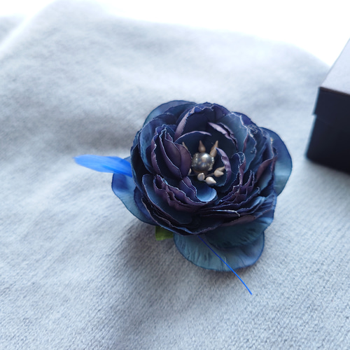 シックなブルーのコサージュ シックなブルーのコサージュ