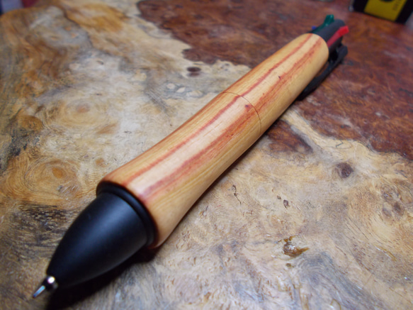 4+1多機能ペン　アクロインキ0.7黒青赤緑の4色と０.5㎜シャープ　チューリップウッドの手作りペン！ 14枚目の画像