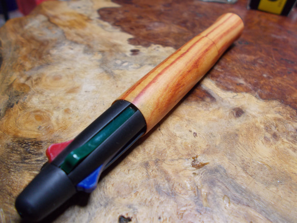 4+1多機能ペン　アクロインキ0.7黒青赤緑の4色と０.5㎜シャープ　チューリップウッドの手作りペン！ 13枚目の画像