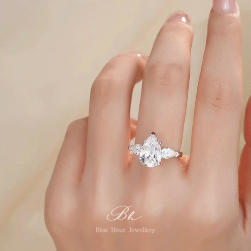 3カラット ペアシェイプ 高炭素ダイヤモンド 3石 キラキラ ゴージャス  