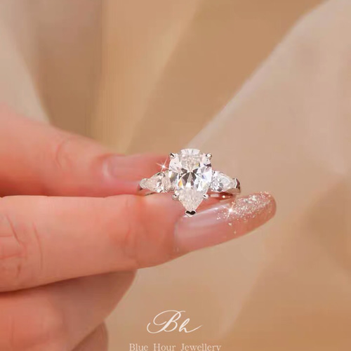 しとさん❗️トリプライト✨リング✨ダイヤモンド✨約16号✨簡易鑑別付✨指輪 BLUE LEAF（ブルーリーフ） リング 指輪 8mm CZダイヤ 十字型 T字 T型