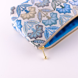 【ゴブラン織　blue flowers】ポーチ　L(マチあり)　化粧ポーチ　パスポートケース 5枚目の画像