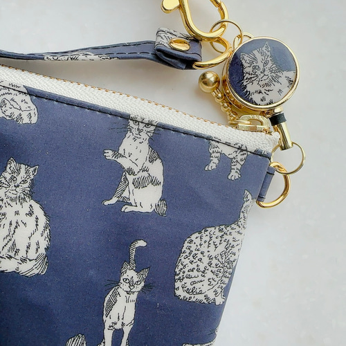 リバティC&S「ミャオウ」（すみれグレー）パスケース＆リール