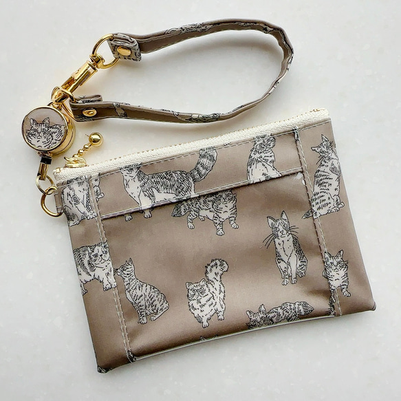 ラスト1点☆リバティC&S「ミャオウ」（ソイラテ）パスケース＆リールストラップ☆ラミネート☆PVC☆12㎝ファスナー 1枚目の画像