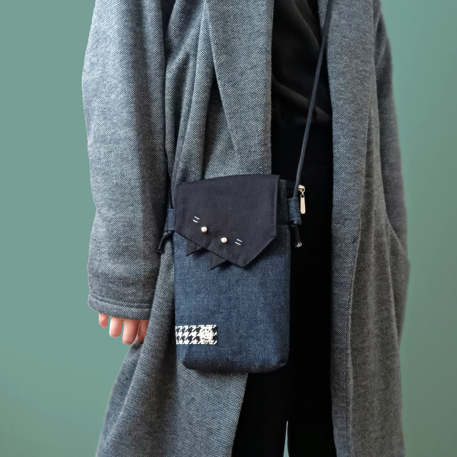 フタからひょっこりネコchiのポシェット デニム┃猫 個性的 スマホポシェット