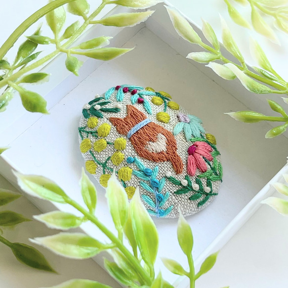 ねこと草花の刺繍ブローチ【Botanical】#220 8枚目の画像