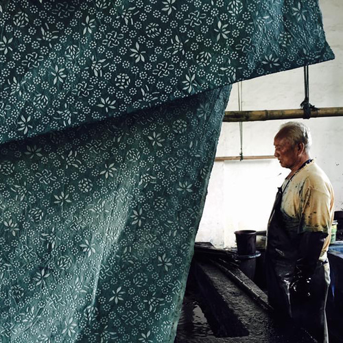 受注製作 中国の藍染更紗『藍印花布クッションカバー』図案【牡丹と蝶