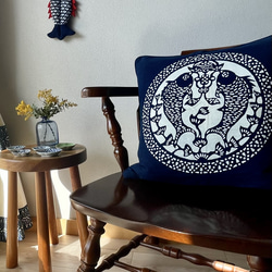 少し小ぶりな江戸時代の藍染古布を使用したパッチワークマルチマット