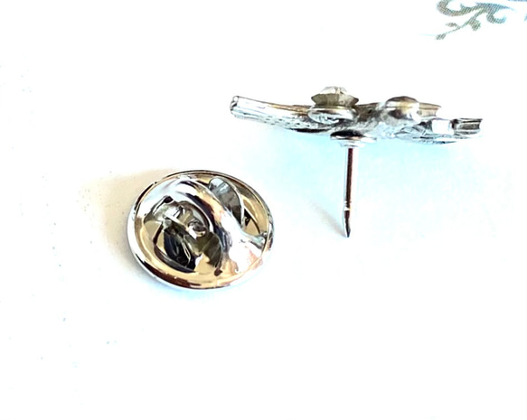 【アメリカ製　swarovski 付き　小鳥　の　小さい　ピンブローチ】シルバーカラー　21㎜ 3枚目の画像