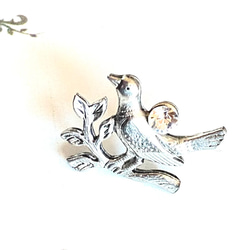【アメリカ製　swarovski 付き　小鳥　の　小さい　ピンブローチ】シルバーカラー　21㎜ 4枚目の画像
