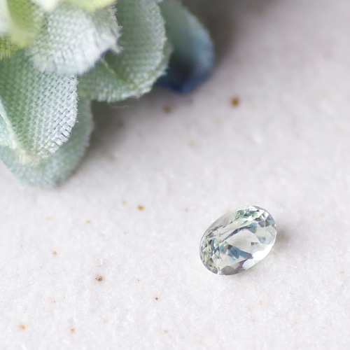ミント・ガーネット＊オーバル・カット＊0.39ct＊4.7×3.5mm＊GT-009 