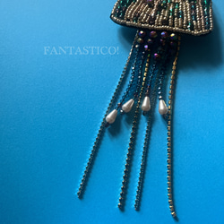 クラゲのビーズ刺繍ブローチ❤️デリカビーズステッチ ラインストーン プレゼントプチギフト 手刺繍海月スワロフェイクパール 3枚目の画像