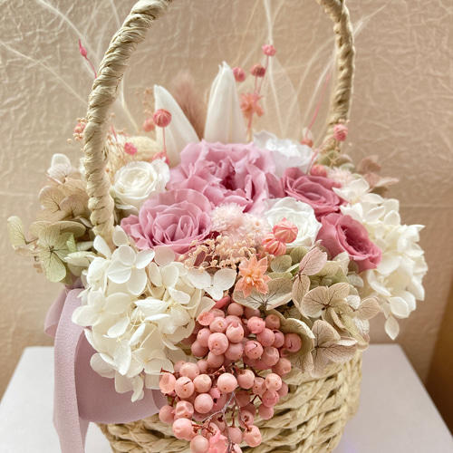 ＊*..くすみピンクのナチュラルアレンジ＊°.プリザーブドフラワー　お花の贈り物 希少なチューリップのプリザーブドフラワーくすみピンク系パステルかご