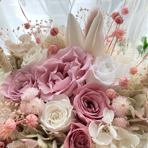 ＊*..くすみピンクのナチュラルアレンジ＊°.プリザーブドフラワー　お花の贈り物 希少なチューリップのプリザーブドフラワーくすみピンク系パステルかご