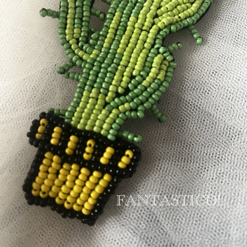 サボテンのビーズ刺繍ブローチ❤️デリカビーズステッチ ライン