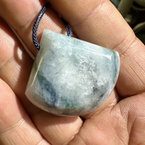 常例月一大奉仕一品　最上級ロンカン翡翠貝 常例月一大奉仕一品 最上級ロンカン翡翠貝 ネックレス・ペンダント