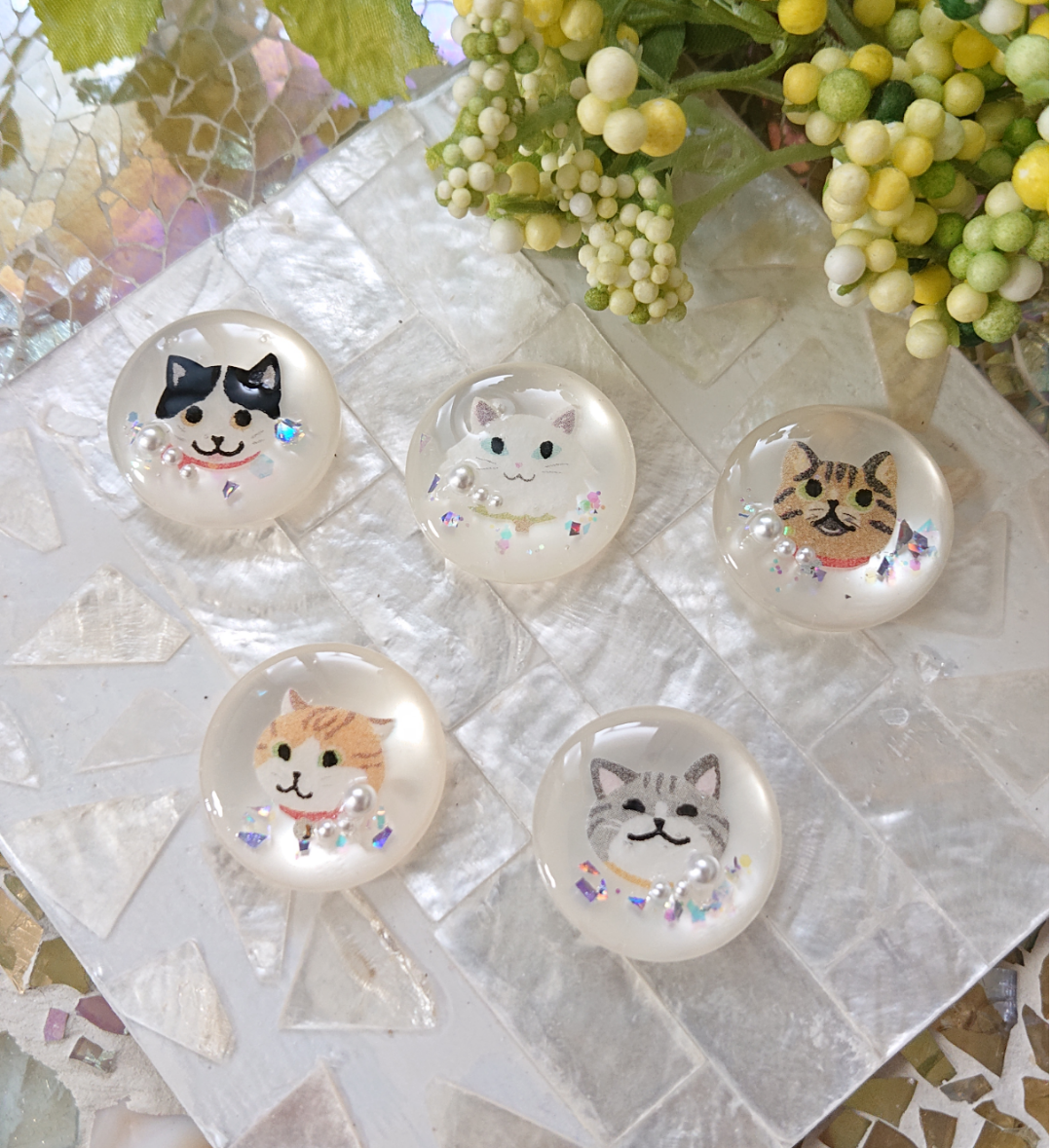 猫の顔カボション☆5個 r26 ネコ/ボタン/カボション/動物 ボタン