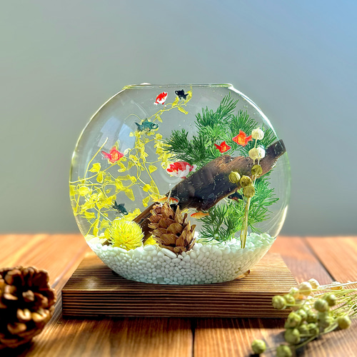 新作】お手入れいらずでこぼれない＊金魚鉢の固まるハーバリウム