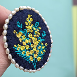 【母の日ラッピング無料】小花がかわいい上品なミモザの花束　華やかな春色の刺繍ブローチ✾特集掲載✾ 9枚目の画像