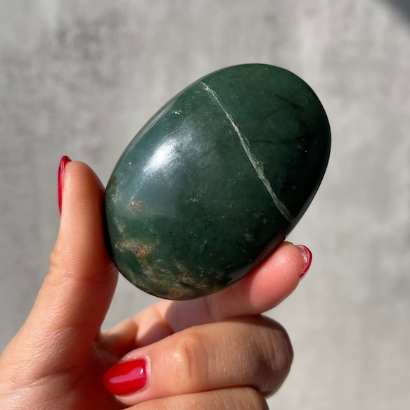 Green aventurine quartz【インド産 グリーンアベンチュリン】ジェイド パームストーン 砂金水晶 1枚目の画像