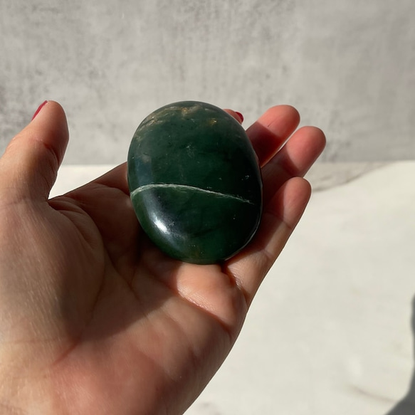 Green aventurine quartz【インド産 グリーンアベンチュリン】ジェイド パームストーン 砂金水晶 9枚目の画像