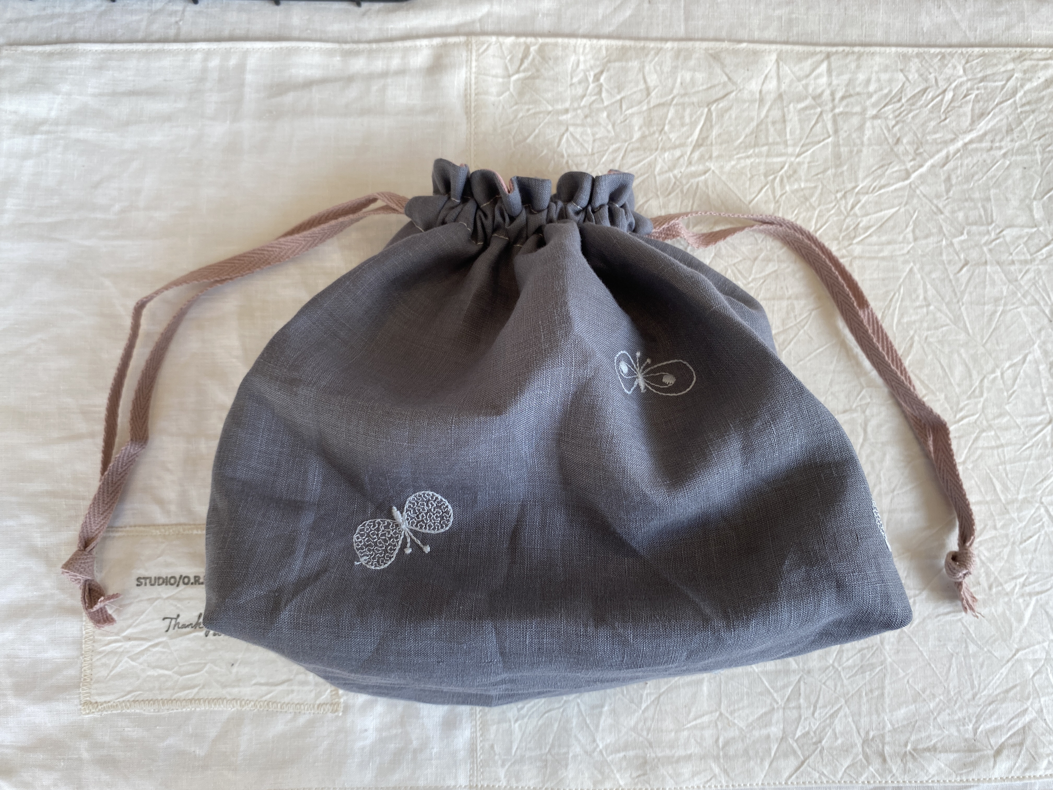 ミナペルホネン　あおりポケット巾着バッグ　ハンドメイド ミナペルホネンハンドメイドショルダー巾着
