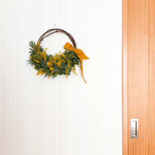 春のミモザのおしゃれなハーフリース｜ナチュラルリースをインテリアに