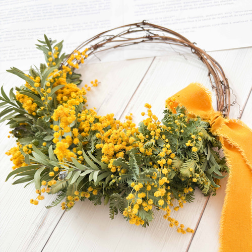 春のミモザのおしゃれなハーフリース｜ナチュラルリースをインテリアに